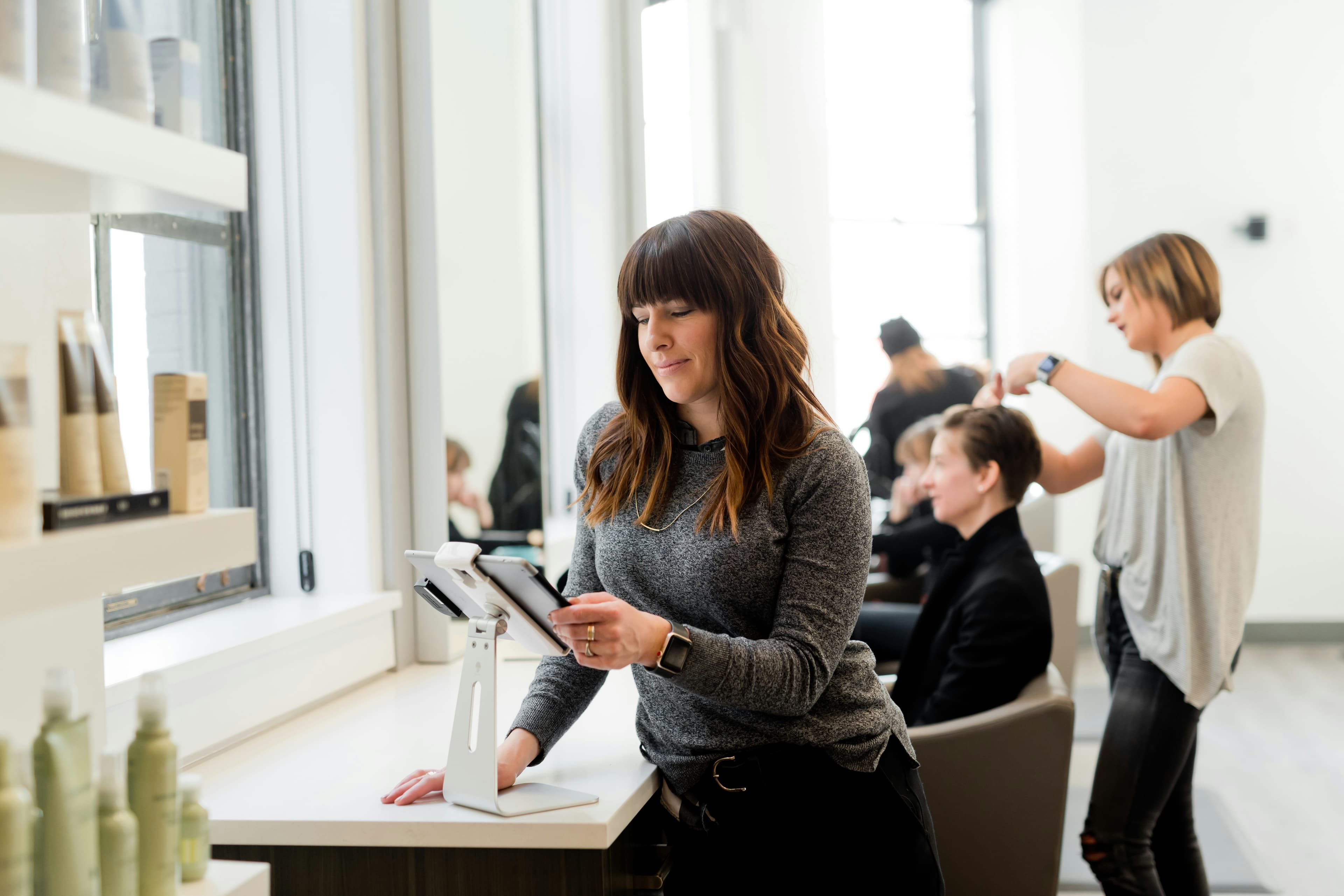 Entrepreneur managing their business on Elavee